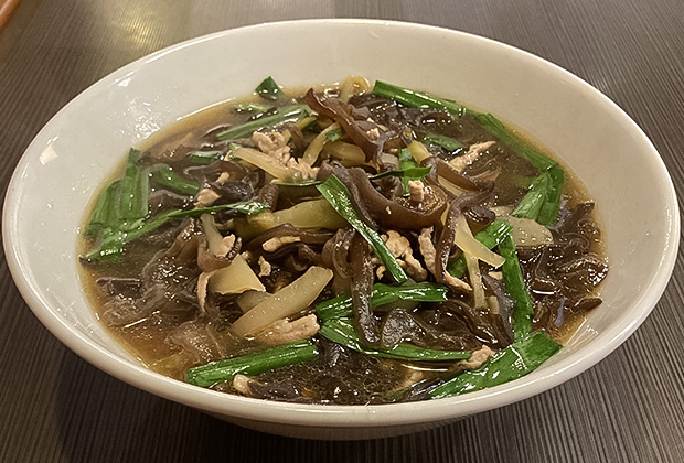 薬膳火鍋 小青鳥東造道店 木耳と韮の汁そば